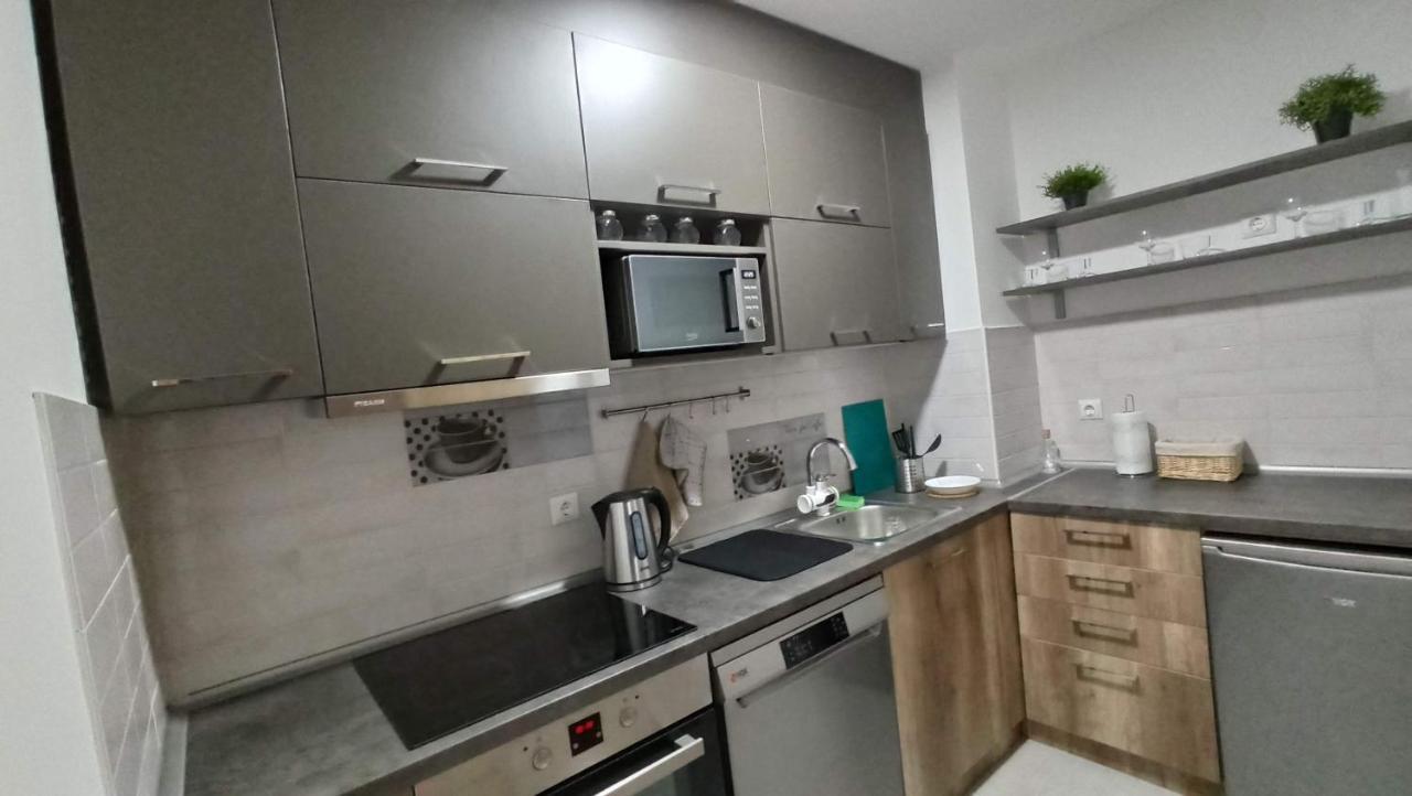 Luxury Apartments Parking In Garage Ni Exterior foto