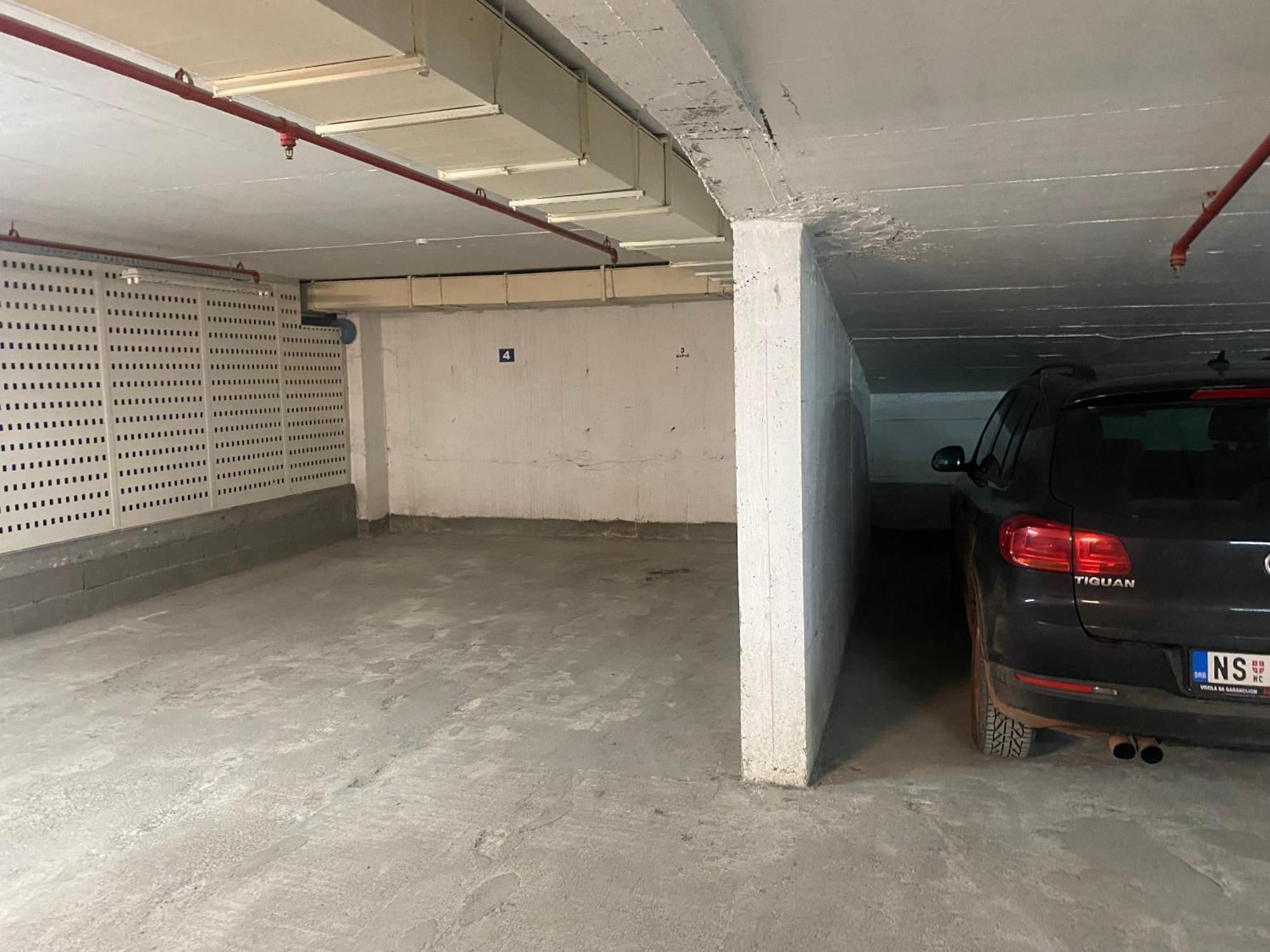 Luxury Apartments Parking In Garage Ni Exterior foto